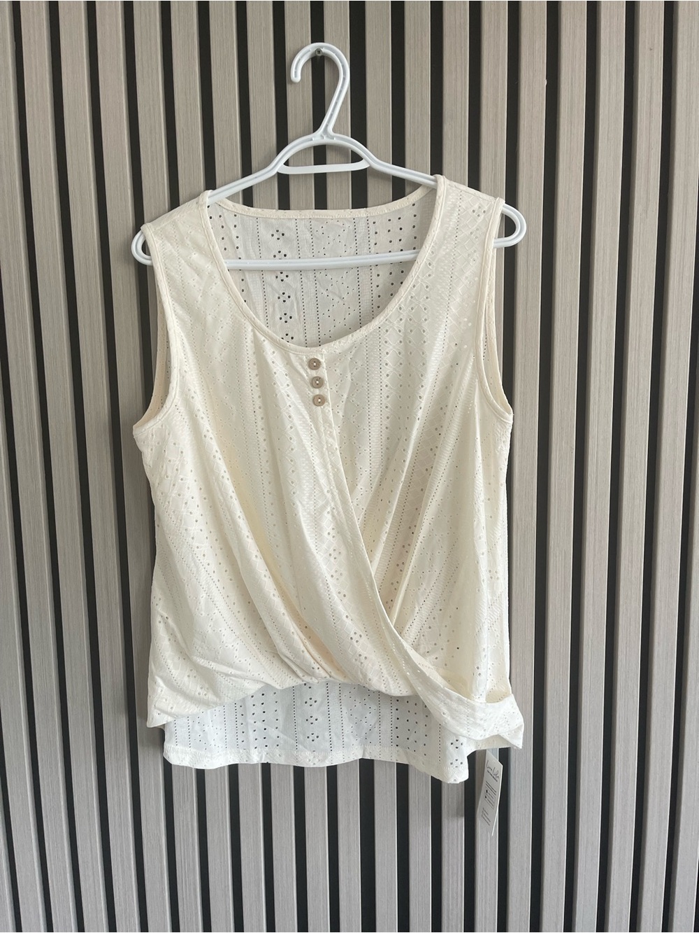Cupshe Cream Eyelet Crochet Twist-Hem Sleeveless Tank - Picture 3 of 6